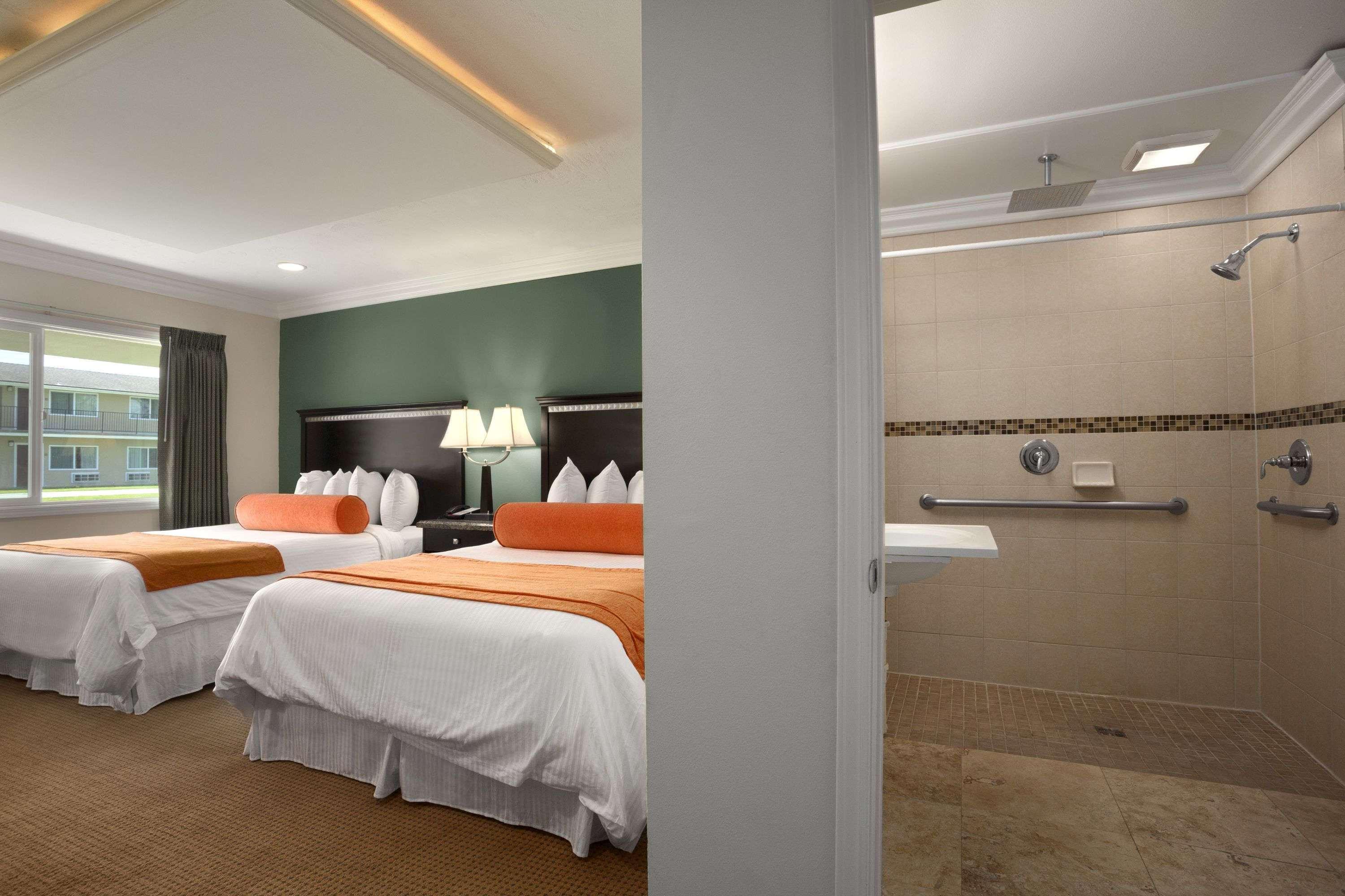 Travelodge By Wyndham Santa Maria Екстериор снимка